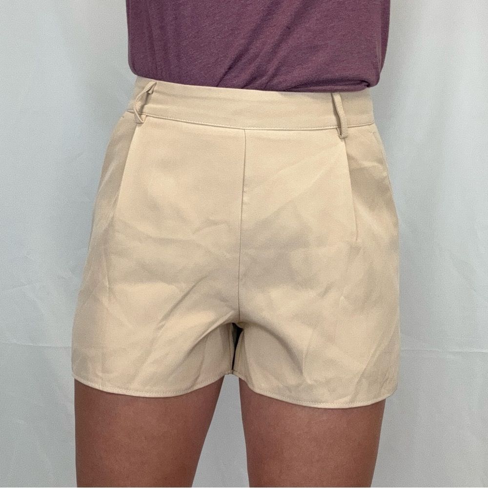 Missguided Women's Tailored Shorts Size 6 Beige High Rise Pleated NWT Summer